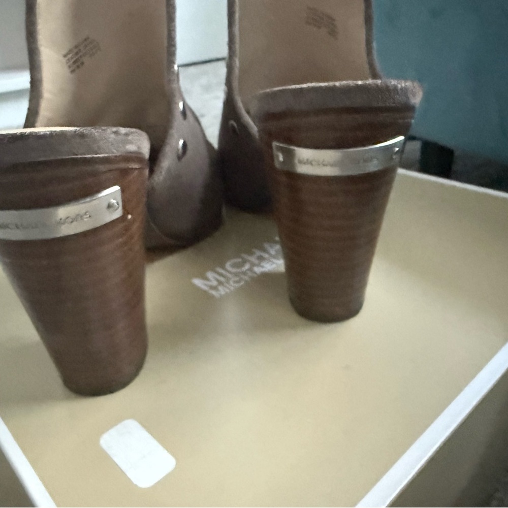 Michael Kors suede Taupe Studded Mules size 8 - Picture 4 of 8
